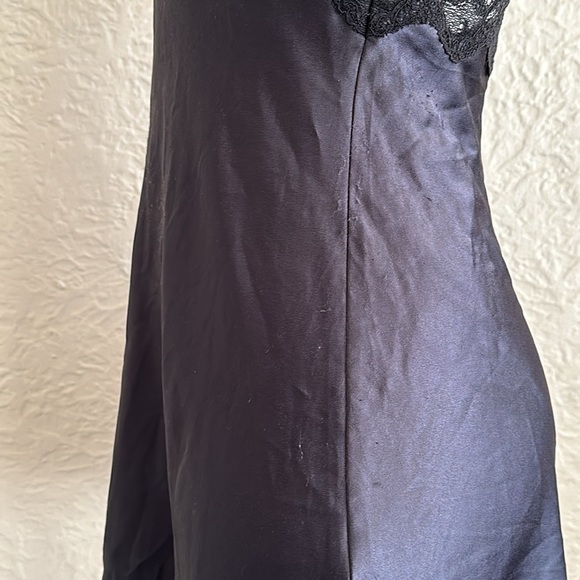 Victoria’s Secret Dark Gray Satin Black Floral Lace Slip Medium Flaws - Picture 5 of 10